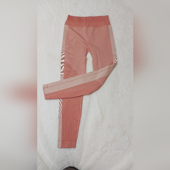 Lululemon ~ Ebb to Train Tight,Abstract. Size 6. - Picture 12 of 12